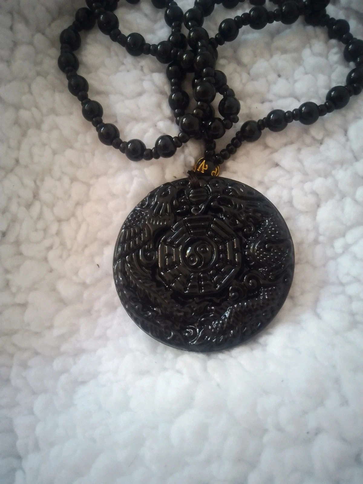 Collier médaillon dragon et Yin Yang perles en onyx